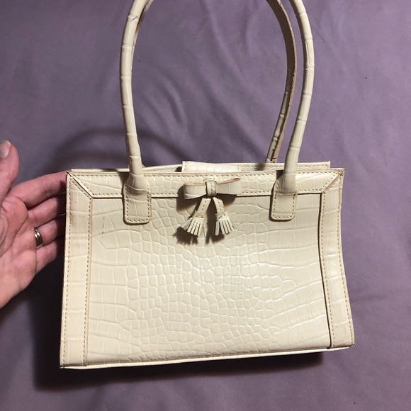 Liz Claiborne Faux Croc Handbag w/ bow detail - Picture 4 of 8